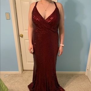 La Femme Curve Straight Gown